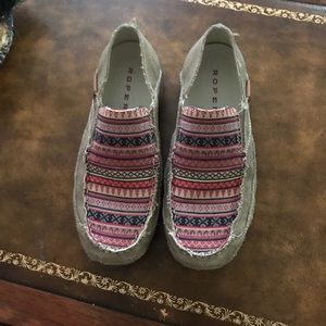 Women’s Roper slip on’s